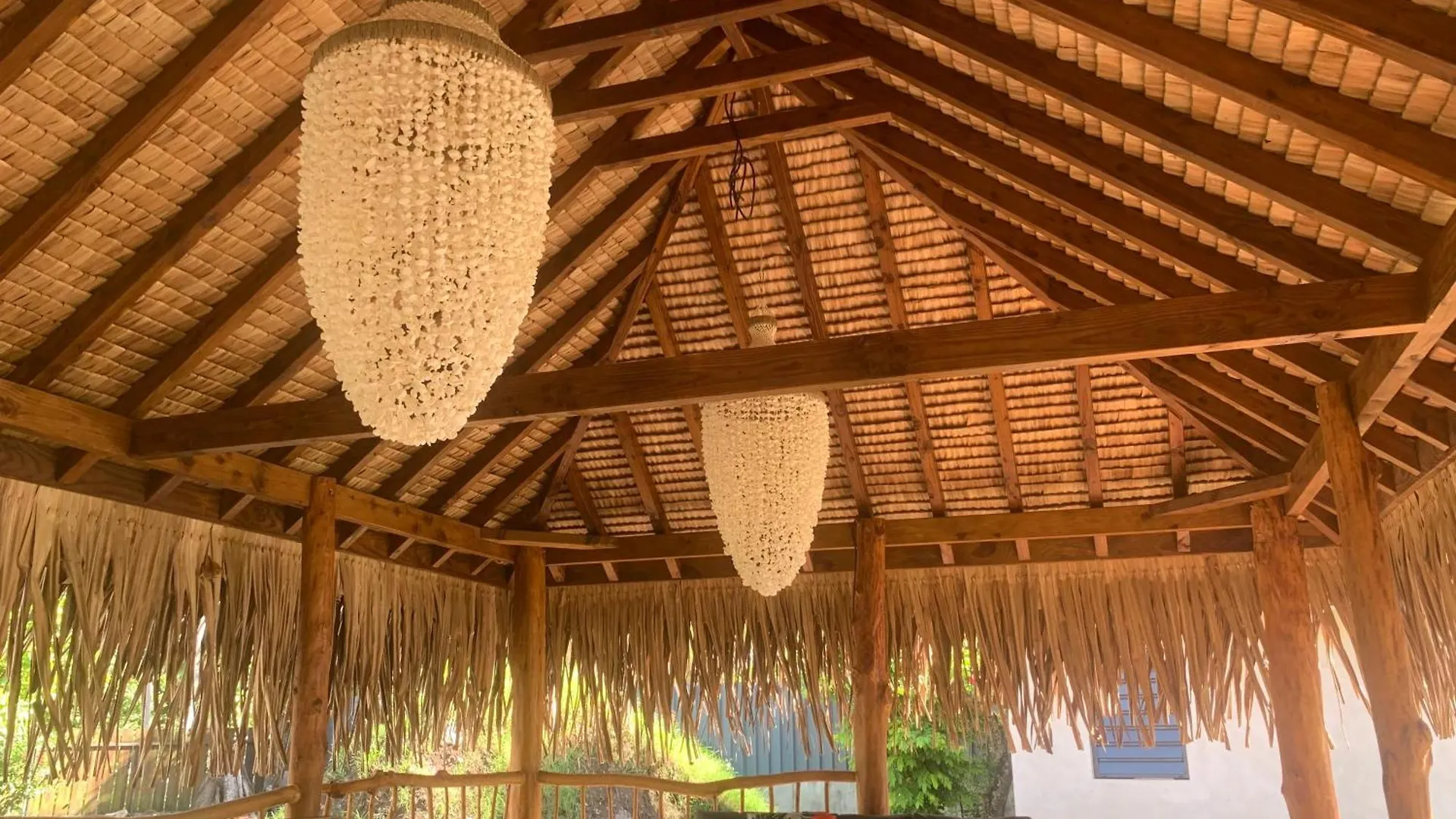 Tiki Ora Lodge - Manu Bora Bora
